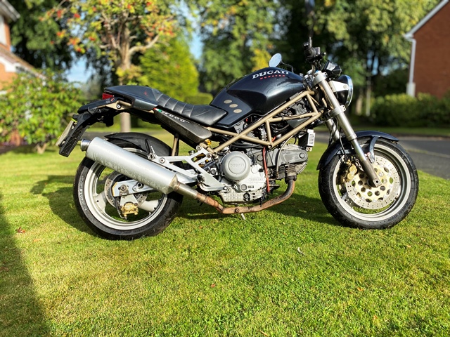 download Ducati Monster 900 Motorcycle able workshop manual